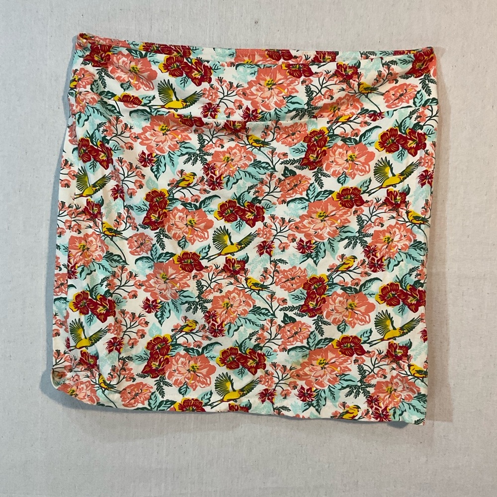 - Mini Skirt with colours of red, yellow and orange, large,A+